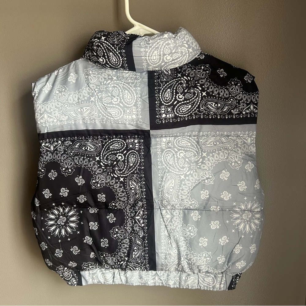 Sleeveless Zip Up Front Pocket Multi Print Paisley Bandana Vest - 36point5 - Picture 8 of 9